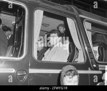 Reims in Rotterdam, Ankunft des Teams, Colonna und Kopa, 12. März 1963, Ankunft, Teams, Niederlande, Foto der Presseagentur des 20. Jahrhunderts, zu erinnerende Nachrichten, Dokumentarfilm, historische Fotografie 1945-1990, visuelle Geschichten, Menschliche Geschichte des zwanzigsten Jahrhunderts, Momente in der Zeit festzuhalten Stockfoto