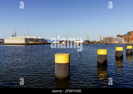 Wismar, Mecklenburg-Vorpommern, Deutschland - 15. Juni 2020: Blick auf den Seehafen Stockfoto