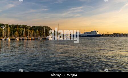 Travemünde, Schleswig-Holstein, Deutschland - 17. Juni 2020: Eine Finnlines-Fähre auf dem Weg von Helsinki nach Travemünde Stockfoto