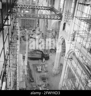 Restaurierung Neue Kirche am Dam-Platz. Gerüstinterieur der neuen Kirche, 17. April 1961, Interior, Kirchen, Restaurationen, Scaffolding, Niederlande, Foto der Presseagentur des 20. Jahrhunderts, zu erinnerende Nachrichten, Dokumentarfilm, historische Fotografie 1945-1990, visuelle Geschichten, Menschliche Geschichte des zwanzigsten Jahrhunderts, Momente in der Zeit festzuhalten Stockfoto