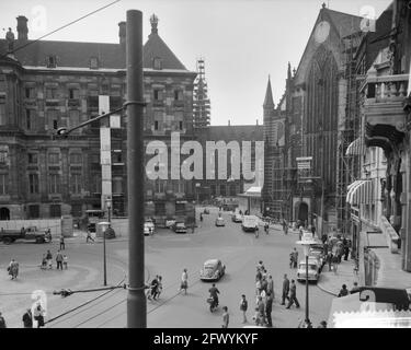 Restaurierungsarbeiten am Dam-Platz in Amsterdam, Übersicht über den Dam-Platz, linker Palast, Gerüste, rechte Neue Kirche, 1. August 1960, Übersichten, Paläste, Restaurationen, Gerüste, Niederlande, 20. Jahrhundert Presseagentur Foto, Nachrichten zu erinnern, Dokumentarfilm, historische Fotografie 1945-1990, visuelle Geschichten, Menschliche Geschichte des zwanzigsten Jahrhunderts, Momente in der Zeit festzuhalten Stockfoto