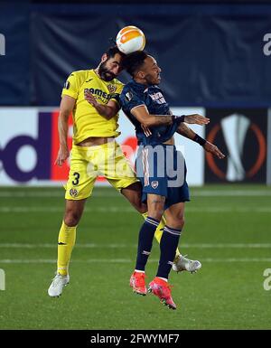 Aktenfoto vom 29-04-2021 von Villarreals Raul Albiol (links) und den Arsenalen Pierre-Emerick Aubameyang während des UEFA Europa League Halbfinales. Ausgabedatum: Dienstag, 25. Mai 2021. Stockfoto