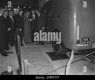 Übertragung von vier neuen Labors an das Delft Technical College, von links nach rechts Präsident Kurator Dr. C. H. Van der Leeuw, USD, 9. Januar 1959, Niederlande, 20. Jahrhundert Presseagentur Foto, Nachrichten zu erinnern, Dokumentarfilm, historische Fotografie 1945-1990, visuelle Geschichten, Menschliche Geschichte des zwanzigsten Jahrhunderts, Momente in der Zeit festzuhalten Stockfoto