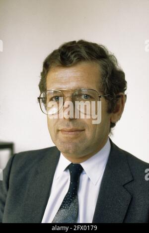 S. van Houwelingen, CDA, Staatssekretär für Verteidigung, 23. September 1981, Staatssekretär, Politik, Niederlande, Presseagentur des 20. Jahrhunderts, Foto, Nachrichten zum erinnern, Dokumentarfilm, historische Fotografie 1945-1990, visuelle Geschichten, Menschliche Geschichte des zwanzigsten Jahrhunderts, Momente in der Zeit festzuhalten Stockfoto