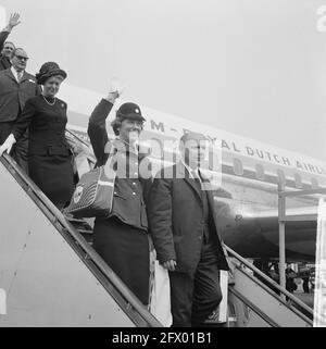 Amsterdam Delegation zurück aus Amerika; die Amsterdamer Polizeikapelle war am Flughafen Schiphol anwesend, 26. April 1964, Niederlande, Presseagentur des 20. Jahrhunderts, Foto, Nachrichten zu erinnern, Dokumentarfilm, historische Fotografie 1945-1990, visuelle Geschichten, Menschliche Geschichte des zwanzigsten Jahrhunderts, Momente in der Zeit festzuhalten Stockfoto