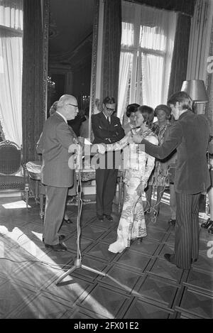 Samkalden empfängt Olympisches Team und Ajax, ans van Gerwen und Bürgermeister Samkalden, 7. Oktober 1972, Niederlande, Foto der Presseagentur des 20. Jahrhunderts, Nachrichten zu erinnern, Dokumentarfilm, historische Fotografie 1945-1990, visuelle Geschichten, Menschliche Geschichte des zwanzigsten Jahrhunderts, Momente in der Zeit festzuhalten Stockfoto