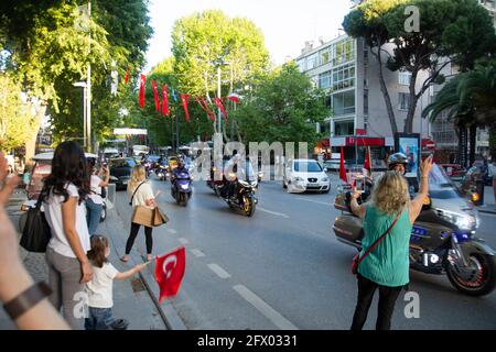 İstanbul, Türkei 19.05.2021 : 19. Mai Feiern auf der Straße. Stockfoto