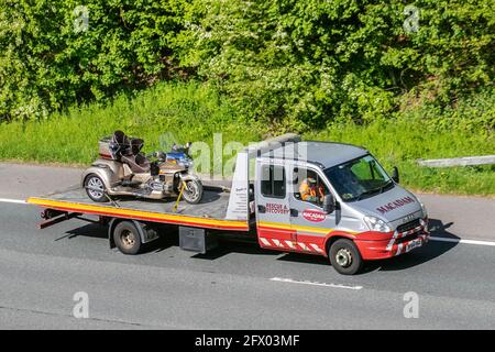 John Macadam und Son Rescue & Recover tragen Honda Goldwing Motorrad; Auto-Transporter, Autotransporter; Autobahntransporter Lieferwagen, Transport, LKW, Transport, Bergung und Auslieferung, Nutzfahrzeugtransport, Stockfoto