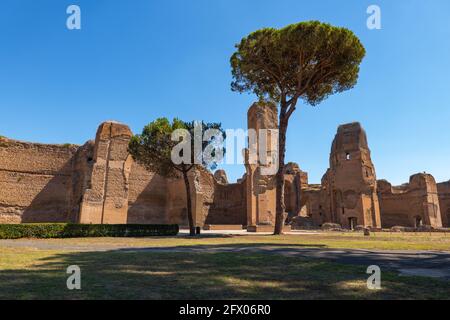 Bäder von Caracalla in der Stadt Rom, Latium, Italien. Ruinen der antiken römischen Bäder (Thermen) aus dem Jahr 216 n. Chr. Stockfoto