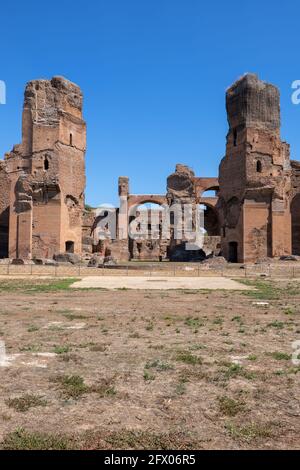 Die Caracalla-Thermen in Rom, Latium, Italien. Ruinen der antiken römischen Bäder (Thermen) aus dem Jahr 216 n. Chr. Stockfoto