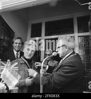 Der schottische Schüler Yorick gewinnt den ersten Preis im Essay-Wettbewerb in s Gravensande, 24. September 1977, Essays, Niederlande, 20. Jahrhundert Presseagentur Foto, Nachrichten zu erinnern, Dokumentarfilm, historische Fotografie 1945-1990, visuelle Geschichten, Menschliche Geschichte des zwanzigsten Jahrhunderts, Momente in der Zeit festzuhalten Stockfoto