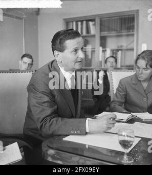 SER auf Besuch in Rotterdam. G. Battistini während der Pressekonferenz, 7. Juni 1961, Besuche, Pressekonferenzen, Niederlande, Presseagentur des 20. Jahrhunderts, Foto, Nachrichten zum erinnern, Dokumentarfilm, historische Fotografie 1945-1990, visuelle Geschichten, Menschliche Geschichte des zwanzigsten Jahrhunderts, Momente in der Zeit festzuhalten Stockfoto