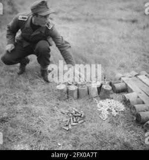 [Serie Landmines cleared at Hook of Holland], August 1945, Landminen, Freigaben, zweiter Weltkrieg, Rekonstruktion, Niederlande, Presseagentur des 20. Jahrhunderts, Foto, Nachrichten zum erinnern, Dokumentarfilm, historische Fotografie 1945-1990, visuelle Geschichten, Menschliche Geschichte des zwanzigsten Jahrhunderts, Momente in der Zeit festzuhalten Stockfoto