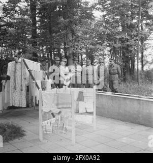 [Series Landmines cleared at Hook of Holland], August 1945, Erholung, zweiter Weltkrieg, Niederlande, 20. Jahrhundert Presseagentur Foto, Nachrichten zu erinnern, Dokumentarfilm, historische Fotografie 1945-1990, visuelle Geschichten, Menschliche Geschichte des zwanzigsten Jahrhunderts, Momente in der Zeit festzuhalten Stockfoto