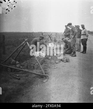 [Series Landmines cleared at Hook of Holland], August 1945, Erholung, zweiter Weltkrieg, Niederlande, 20. Jahrhundert Presseagentur Foto, Nachrichten zu erinnern, Dokumentarfilm, historische Fotografie 1945-1990, visuelle Geschichten, Menschliche Geschichte des zwanzigsten Jahrhunderts, Momente in der Zeit festzuhalten Stockfoto