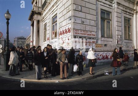 Portugal Serie, Wahlkampf/Straßenszenen in Lissabon (Anfang 1975); Straßenszenen mit Wahlplakaten, 1975, Politik, Wahlen, Niederlande, 20. Jahrhundert Presseagentur Foto, Nachrichten zu erinnern, Dokumentarfilm, historische Fotografie 1945-1990, visuelle Geschichten, Menschliche Geschichte des zwanzigsten Jahrhunderts, Momente in der Zeit festzuhalten Stockfoto