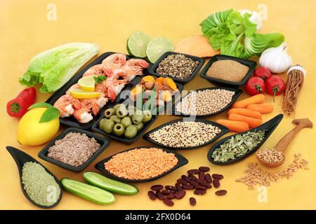 Superfood für eine gesunde, ausgewogene Ernährung mit hohem Protein, Omega-3-Gehalt, Vitaminen, Mineralstoffen, intelligenten Kohlenhydraten, Antioxidantien, Anthocyane und Ballaststoffe. Immunantwort. Stockfoto