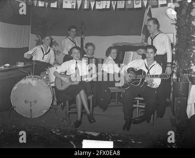 Saint Nicholkpartei Navy Kattenburg, 2. Dezember 1950, MARINIERS, Niederlande, 20. Jahrhundert Presseagentur Foto, Nachrichten zu erinnern, Dokumentarfilm, historische Fotografie 1945-1990, visuelle Geschichten, Menschliche Geschichte des zwanzigsten Jahrhunderts, Momente in der Zeit festzuhalten Stockfoto