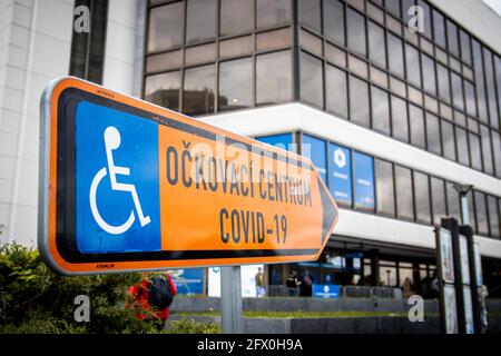 Schild in der Nähe des städtischen Impfzentrums, in Prag, Tschechische Republik, 21. Mai 2021. (CTK Photo/Martin Macak Gregor) Stockfoto