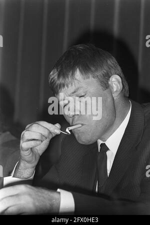 Wouter Gortzak, Redakteur der Wochenzeitung De Groene Amsterdammer, 17. Februar 1969, Portraits, Redakteure, Niederlande, Presseagentur des 20. Jahrhunderts, Foto, Nachrichten zum erinnern, Dokumentarfilm, historische Fotografie 1945-1990, visuelle Geschichten, Menschliche Geschichte des zwanzigsten Jahrhunderts, Momente in der Zeit festzuhalten Stockfoto