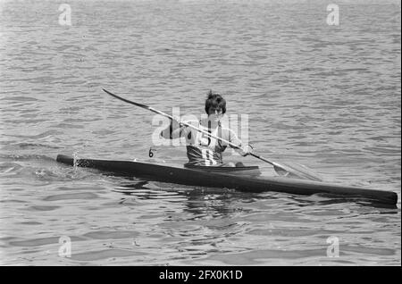 Zaan Regatta Kanufahren in Zaandam, Arend Bloem in Aktion, 9. Juni 1974, Kanusport, Niederlande, 20. Jahrhundert Presseagentur Foto, Nachrichten zu erinnern, Dokumentarfilm, historische Fotografie 1945-1990, visuelle Geschichten, Menschliche Geschichte des zwanzigsten Jahrhunderts, Momente in der Zeit festzuhalten Stockfoto