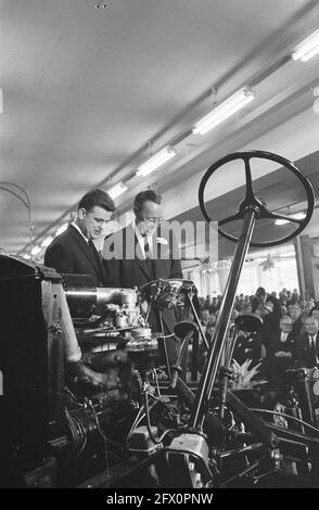 Seine Königliche Hoheit Prinz Bernhard, Gebäude von croen eröffnet, 10. September 1962, Gebäude, Niederlande, Foto der Presseagentur des 20. Jahrhunderts, News to remember, Dokumentarfilm, historische Fotografie 1945-1990, visuelle Geschichten, Menschliche Geschichte des zwanzigsten Jahrhunderts, Momente in der Zeit festzuhalten Stockfoto