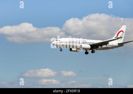 Barcelona, Spanien; 27. April 2019: Boeing 737-700 der Fluggesellschaft Royal Air Maroc, Landung auf dem Flughafen Josep Tarradellas in Barcelona-El Prat Stockfoto