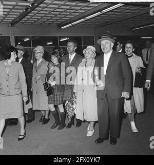 Schwedisches Flugzeug landet in Schiphol, die Passagiere, 7. Juni 1965, PASSAGIERS, Flugzeug, Niederlande, Foto der Presseagentur des 20. Jahrhunderts, zu erinnerende Nachrichten, Dokumentarfilm, historische Fotografie 1945-1990, visuelle Geschichten, Menschliche Geschichte des zwanzigsten Jahrhunderts, Momente in der Zeit festzuhalten Stockfoto