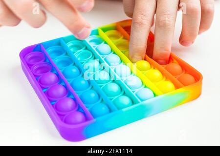 Einfach. Trendiges Kinderspielzeug. Stockfoto