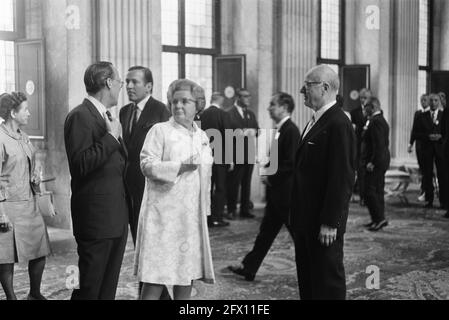 Königin Juliana empfängt Teilnehmer an Treffen des Internationalen Olympischen Komitees im Palast am Dam, 12. Mai 1970, Treffen, Queens, Niederlande, Presseagentur des 20. Jahrhunderts, Foto, Nachrichten zum erinnern, Dokumentarfilm, historische Fotografie 1945-1990, visuelle Geschichten, Menschliche Geschichte des zwanzigsten Jahrhunderts, Momente in der Zeit festzuhalten Stockfoto