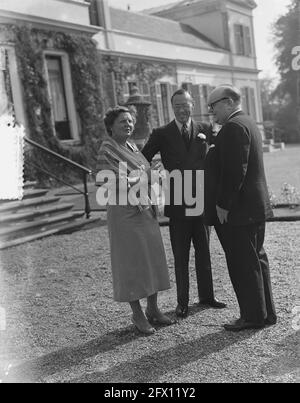 Königin Juliana empfängt Mitglieder der Europäischen Gemeinschaft in Soestdijk, 10. Oktober 1953, Quittungen, Niederlande, Foto der Presseagentur des 20. Jahrhunderts, News to remember, Dokumentarfilm, historische Fotografie 1945-1990, visuelle Geschichten, Menschliche Geschichte des zwanzigsten Jahrhunderts, Momente in der Zeit festzuhalten Stockfoto