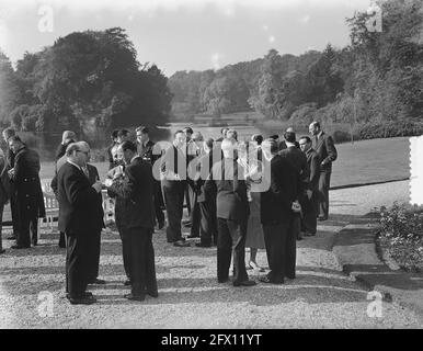 Königin Juliana empfängt Mitglieder der Europäischen Gemeinschaft in Soestdijk, 10. Oktober 1953, Empfänge, Niederlande, 20. Jahrhundert Presseagentur Foto, Nachrichten zu erinnern, Dokumentarfilm, historische Fotografie 1945-1990, visuelle Geschichten, Menschliche Geschichte des zwanzigsten Jahrhunderts, Momente in der Zeit festzuhalten Stockfoto