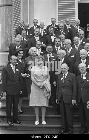 Königin Juliana empfängt Mitglieder des Dritten Europäischen Augenheilkundlichen Kongresses im Soestdijk-Palast, 17. Juni 1968, Kongresse, Königinnen, Mitglieder, Quittungen, Niederlande, Foto der Presseagentur des 20. Jahrhunderts, zu erinnerende Nachrichten, Dokumentarfilm, historische Fotografie 1945-1990, visuelle Geschichten, Menschliche Geschichte des zwanzigsten Jahrhunderts, Momente in der Zeit festzuhalten Stockfoto