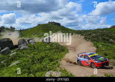 30 Oliver SOLBERG (SWE), Aaron JOHNSTON (IRL), HYUNDAI MOTORSPORT N HYUNDAI i20, RC2 Rally2, Aktion während der Rallye Portugal 2021, 4. Lauf der FIA WRC 2021, FIA World Rally Championship, vom 20. Bis 23. Mai 2021 in Matosinhos, Portugal - Foto Paulo Maria / DPPI / LiveMedia Stockfoto