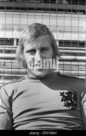 Ajax präsentiert A-Selection für die nächste Saison; neuer Torwart Piet Schrijvers, 6. August 1974, Porträts, Fußball, Fußballspieler, Niederlande, Foto der Presseagentur des 20. Jahrhunderts, zu erinnerende Nachrichten, Dokumentarfilm, historische Fotografie 1945-1990, visuelle Geschichten, Menschliche Geschichte des zwanzigsten Jahrhunderts, Momente in der Zeit festzuhalten Stockfoto