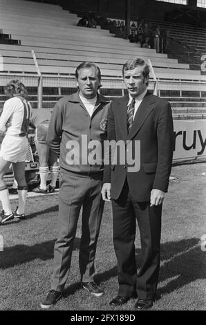 Ajax präsentiert A-Selection für die nächste Saison; Trainer Haarms (l) und Kraay, 6. August 1974, Porträts, Trainer, Fußball, Niederlande, Foto der Presseagentur des 20. Jahrhunderts, zu erinnerende Nachrichten, Dokumentarfilm, historische Fotografie 1945-1990, visuelle Geschichten, Menschliche Geschichte des zwanzigsten Jahrhunderts, Momente in der Zeit festzuhalten Stockfoto