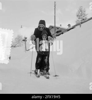 Königlicher Besuch in Grindelwald, Bilder von Marijke, 31. Dezember 1953, Prinzessinnen, Skifahren, Niederlande, Foto der Presseagentur des 20. Jahrhunderts, zu erinnerende Nachrichten, Dokumentarfilm, historische Fotografie 1945-1990, visuelle Geschichten, Menschliche Geschichte des zwanzigsten Jahrhunderts, Momente in der Zeit festzuhalten Stockfoto