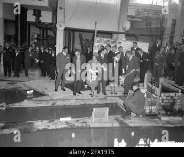Königlicher Besuch im Delfter Hydrauliklabor, 25. Oktober 1960, Besuche, Niederlande, 20. Jahrhundert Presseagentur Foto, Nachrichten zu erinnern, Dokumentarfilm, historische Fotografie 1945-1990, visuelle Geschichten, Menschliche Geschichte des zwanzigsten Jahrhunderts, Momente in der Zeit festzuhalten Stockfoto