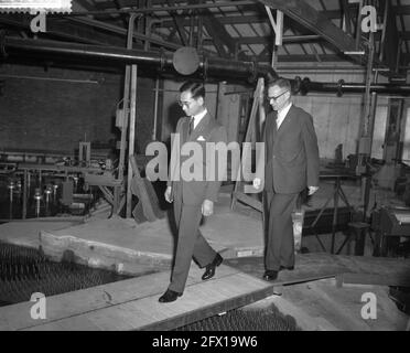 Königlicher Besuch im Delfter Hydrauliklabor, 25. Oktober 1960, Besuche, Niederlande, 20. Jahrhundert Presseagentur Foto, Nachrichten zu erinnern, Dokumentarfilm, historische Fotografie 1945-1990, visuelle Geschichten, Menschliche Geschichte des zwanzigsten Jahrhunderts, Momente in der Zeit festzuhalten Stockfoto