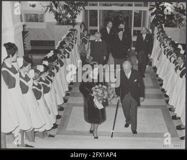 königliche Haus, Königinnen, Besuche, Krankenhäuser, Bronovo, Juliana, Queen, Kock van Leeuwen W.J.d., 4. Februar 1965, Visits, Queens, königshaus, Krankenhäuser, Niederlande, Foto der Presseagentur des 20. Jahrhunderts, zu erinnerende Nachrichten, Dokumentation, historische Fotografie 1945-1990, visuelle Geschichten, Menschliche Geschichte des zwanzigsten Jahrhunderts, Momente in der Zeit festzuhalten Stockfoto