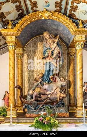 Madonna im Innenraum der Kapelle Capela de Nossa Senhora da Guia in Vila do Conde, Portugal, Europa Stockfoto