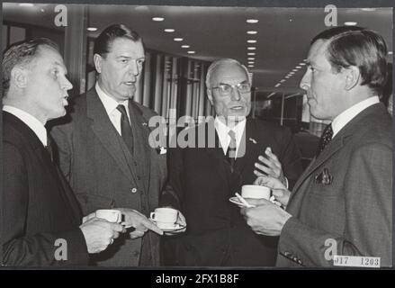 königliche Haus, Fürsten, Besuche, Gespräche, Treffen, Buchhalter Tag, Brink J.R.M. V.D., Claus, Prince, Kraayenhof J., Tempelaar A.F., 5. November 1967, Besuche, Gespräche, Königshaus, Prinzen, Treffen, Niederlande, Presseagentur des 20. Jahrhunderts, Foto, Nachrichten zu erinnern, Dokumentarfilm, historische Fotografie 1945-1990, visuelle Geschichten, Menschliche Geschichte des zwanzigsten Jahrhunderts, Momente in der Zeit festzuhalten Stockfoto