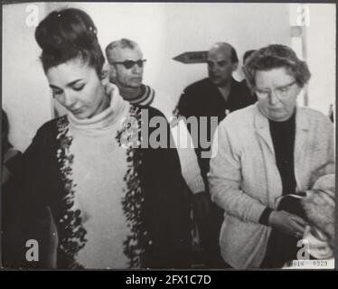 königshaus, Prinzessinnen, Königinnen, Kaiser, Besuche, Urlaub, Farah Diba Kaiserin von Persien, Juliana, Königin, Olympia Hotel, Reza Pahlevi Kaiser von Persien, 3. Februar 1964, Besuche, Kaiser, königinnen, Königshaus, Prinzessinnen, Urlaub, Niederlande, 20. Jahrhundert Presseagentur Foto, Nachrichten zu erinnern, Dokumentarfilm, historische Fotografie 1945-1990, visuelle Geschichten, Menschliche Geschichte des zwanzigsten Jahrhunderts, Momente in der Zeit festzuhalten Stockfoto