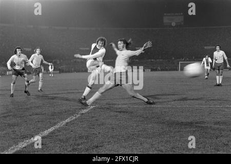 Ajax gegen Arsenal 2-1, Viertelfinale Europameisterschaft I, Spielmomente, 8. März 1972, Sport, Fußball, Niederlande, Foto der Presseagentur des 20. Jahrhunderts, zu erinnerende Nachrichten, Dokumentarfilm, historische Fotografie 1945-1990, visuelle Geschichten, Menschliche Geschichte des zwanzigsten Jahrhunderts, Momente in der Zeit festzuhalten Stockfoto