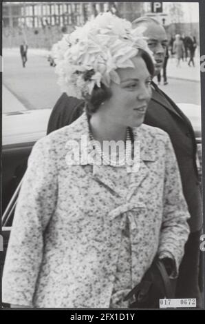 königliche Haus, Prinzessinnen, Preisverleihungen, Beatrix, Prinzessin, Erasmus-Preise, 24. juni 1965, Königshaus, Preisverleihungen, Prinzessinnen, Niederlande, Foto der Presseagentur des 20. Jahrhunderts, zu erinnerende Nachrichten, Dokumentarfilm, historische Fotografie 1945-1990, visuelle Geschichten, Menschliche Geschichte des zwanzigsten Jahrhunderts, Momente in der Zeit festzuhalten Stockfoto
