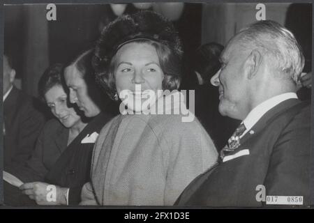 königliche Haus, Prinzessinnen, Prinzen, Gespräche, Besuche, Beatrix, Prinzessin, Claus, Prinz, Oktober 22, 1966, Besuche, Gespräche, Königshaus, Fürsten, Prinzessinnen, Niederlande, Foto der Presseagentur des 20. Jahrhunderts, zu erinnerende Nachrichten, Dokumentarfilm, historische Fotografie 1945-1990, visuelle Geschichten, Menschliche Geschichte des zwanzigsten Jahrhunderts, Momente in der Zeit festzuhalten Stockfoto