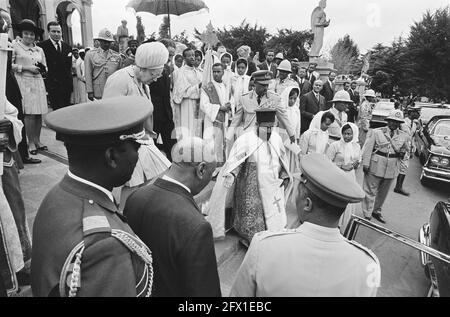 Königliche Familie besucht die Kathedrale der Heiligen Dreifaltigkeit in Addis Abeba Abfahrt von der Kirche, 28. Januar 1969, Familien, Kirchen, Abfahrten, Niederlande, Foto der Presseagentur des 20. Jahrhunderts, zu erinnerende Nachrichten, Dokumentarfilm, historische Fotografie 1945-1990, visuelle Geschichten, Menschliche Geschichte des zwanzigsten Jahrhunderts, Momente in der Zeit festzuhalten Stockfoto