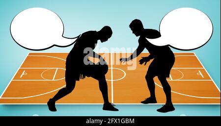 Komposition aus Silhouetten von Basketballspielern, Sprechblasen und Kopierfläche auf dem Basketballplatz Stockfoto