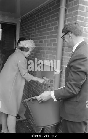 Prinzessin Beatrix in Drenthe eröffnete Urlaubszentrum Prinz Willem Alexander in Roden, 8. Mai 1968, Eröffnungen, Prinzessinnen, Ferienzentren, Niederlande, Foto der Presseagentur des 20. Jahrhunderts, zu erinnerende Nachrichten, Dokumentarfilm, historische Fotografie 1945-1990, visuelle Geschichten, Menschliche Geschichte des zwanzigsten Jahrhunderts, Momente in der Zeit festzuhalten Stockfoto