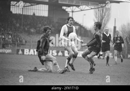 Ajax gegen DWS 2-0, Spielmoment, 26. März 1972, Sport, Fußball, Niederlande, Foto der Presseagentur des 20. Jahrhunderts, zu erinnerende Nachrichten, Dokumentarfilm, historische Fotografie 1945-1990, visuelle Geschichten, Menschliche Geschichte des zwanzigsten Jahrhunderts, Momente in der Zeit festzuhalten Stockfoto